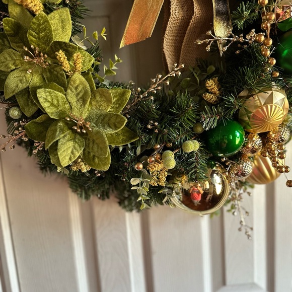 Green and Gold Christmas Wreath - Picture 2 of 5